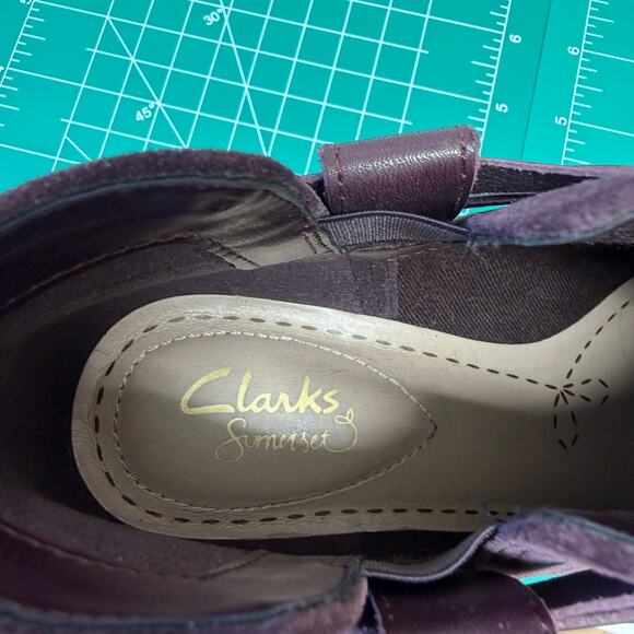 Clarks Breccan Shine Suede Somerset Ankle Boot size 8.5 purple - Picture 9 of 9